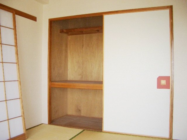 グリーンパーク船橋の収納|使い易い押入れタイプの収納