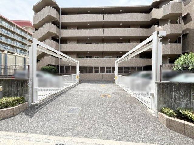 ジオ西宮北口の駐車場