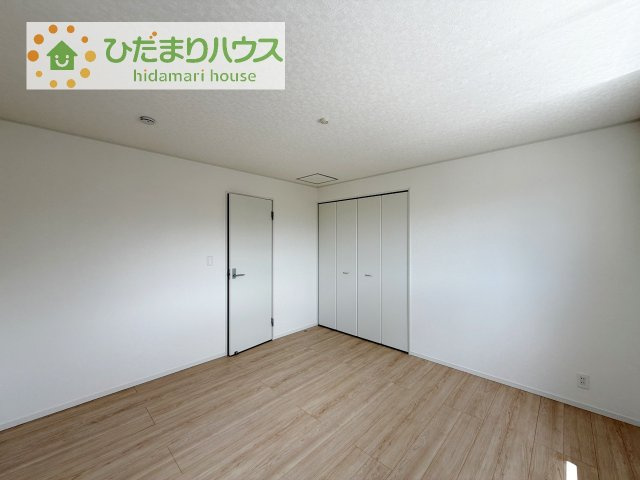 【寝室】 | 常総市水海道諏訪町第3　新築戸建　5号棟 | 大きなベッドを置いても余裕の広さの主寝室♪