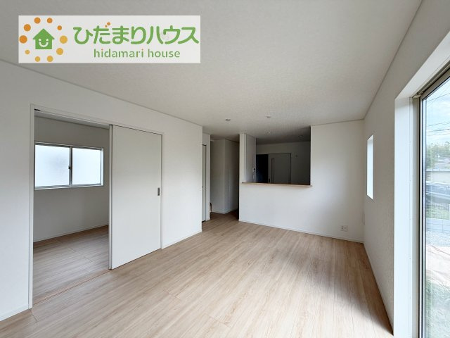 【居間・リビング】 | 常総市水海道諏訪町第3　新築戸建　5号棟 | 早くお仕事終わらせて、家に帰りたくなるようなリビングです(^^♪