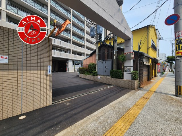 アンピール百年橋の駐車場|ゆったりとしたスペースがある駐車場です。