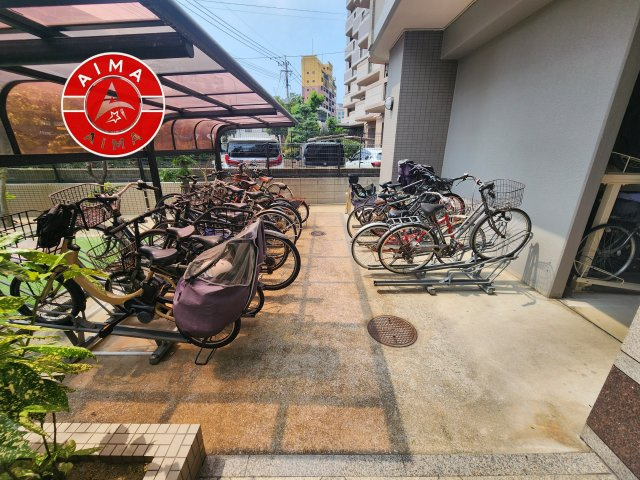 アンピール百年橋の駐輪場|屋根付きの駐輪場なので雨の日でも安心です。