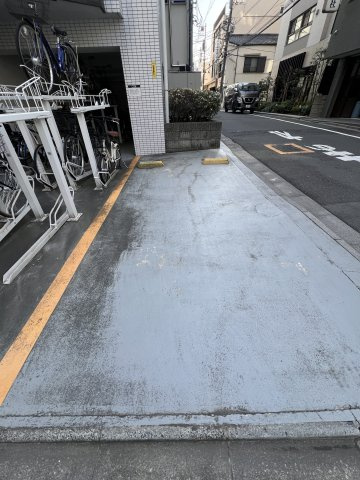クレアシオン浅草Ⅱの駐車場