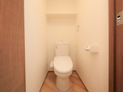【トイレ】 | グランパシフィック巽中 | 落ち着いた色調のトイレです