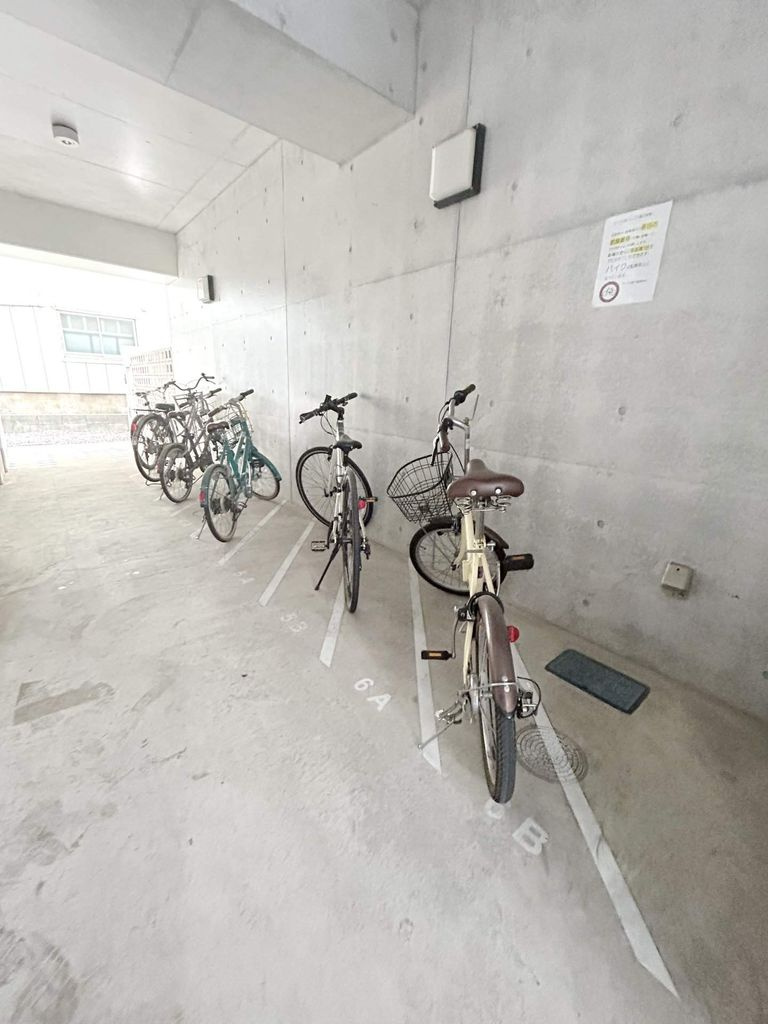 ライヴス森下スタジオの駐車場