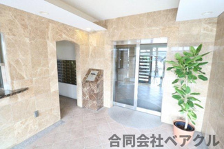 【エントランス】 | コンフォーレ栗栖野 | 落ち着いたエントランスです