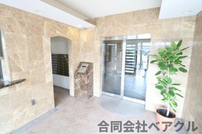 【エントランス】 | コンフォーレ栗栖野 | 落ち着いたエントランスです
