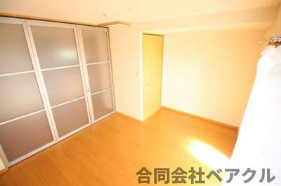 【内装】 | コンフォーレ栗栖野 | 明るい室内です