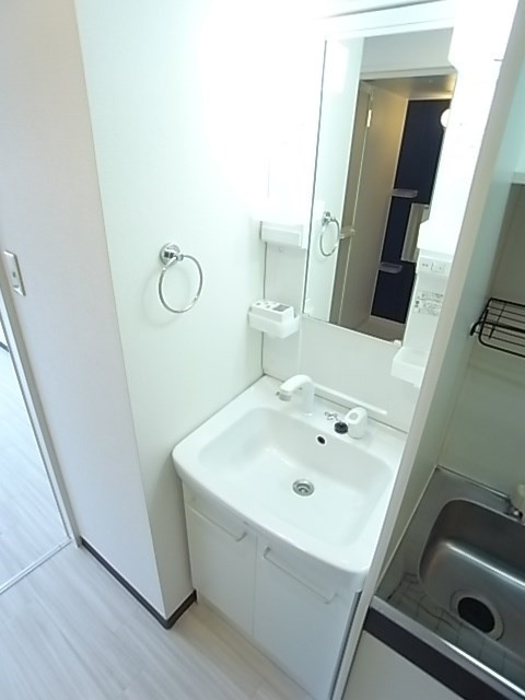 尼崎市南武庫之荘１丁目のアパートの洗面所