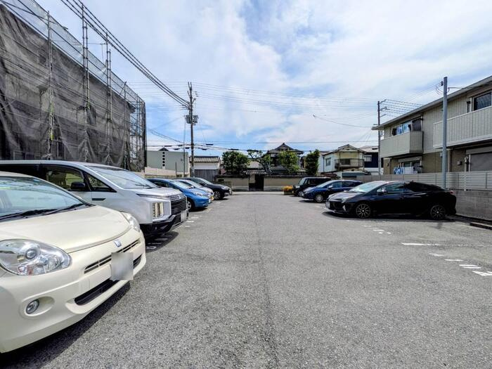 セジュール北八代の駐車場