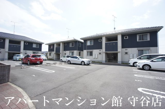 メゾン・ソレイユＢの駐車場