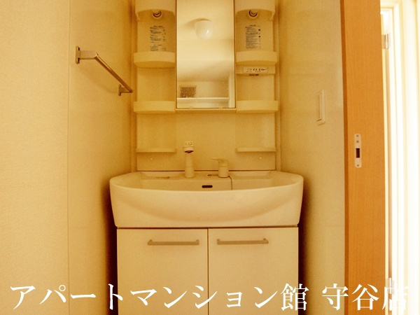 メゾン・ソレイユＢの独立洗面台