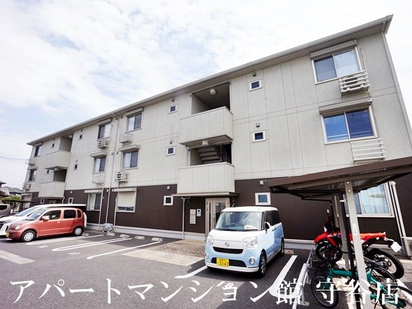 ガードナー百合ヶ丘の駐車場