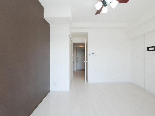 Luxe難波westの洋室