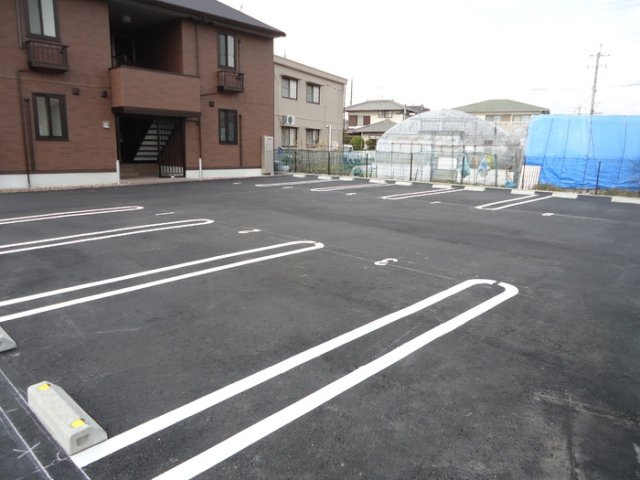 クラウンヒル　Dの駐車場