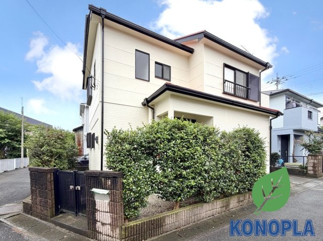 【中古戸建】高崎市八幡町の外観|■外観｜外壁のアクセントカラーがシックな外観です。シンプルなデザインでありながらも「個性」を損なわず、お客様一人ひとりの暮らし方にフィットします。