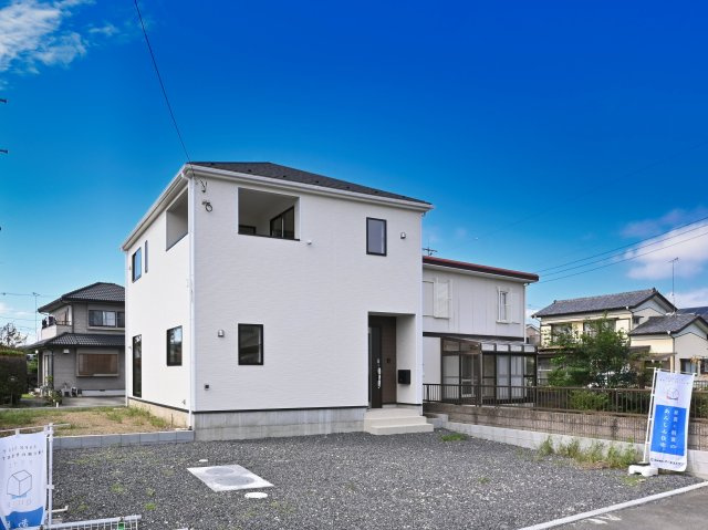 【外観】 | 太田市鳥山上町第6 | 遂に完成しました♪敷地面積65坪を超え、お車は3台まで駐車が可能な広々物件です♪