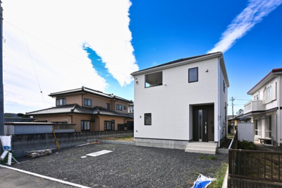 【外観】 | 太田市鳥山上町第6 | スッキリとした青空に映えるエクステリア♪ご案内可能です！ぜひ見学にいらしてください♪