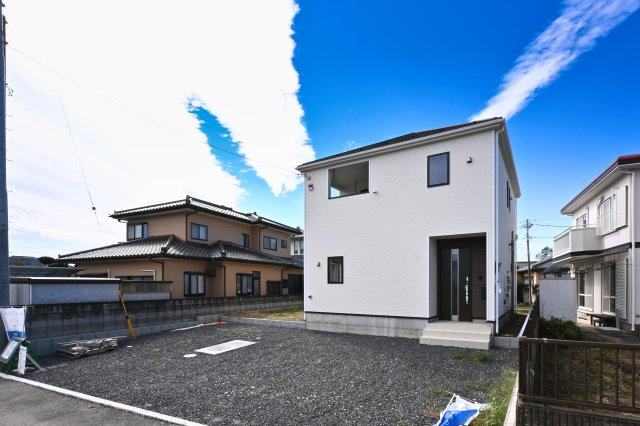 【外観】 | 太田市鳥山上町第6 | スッキリとした青空に映えるエクステリア♪ご案内可能です！ぜひ見学にいらしてください♪