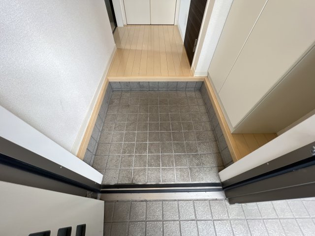 コモド恵美酒の玄関