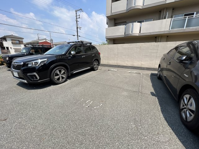 コモド恵美酒の駐車場