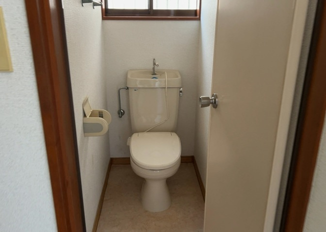 【トイレ】 | トイレは大きさや形、機能、抗菌性などが異なる多種多彩なタイプが各メーカーから出ています。それぞれに良さがあるため、事前にどういったタイプのトイレがいいのかをご家庭内で決めて、内見に行くといいでしょう。