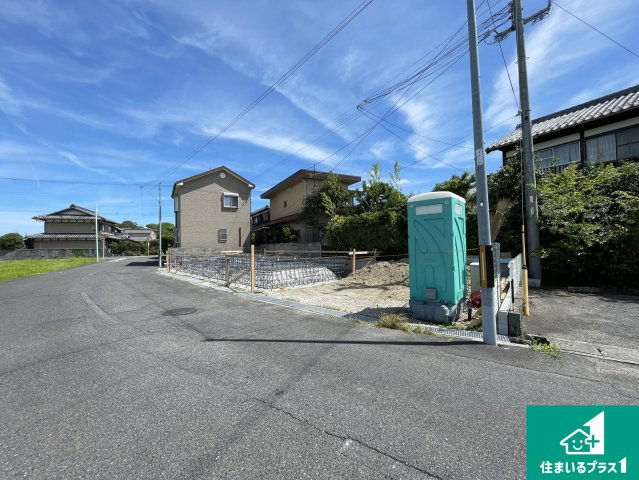 湖南市石部東　第6期　新築一戸建ての外観|周辺は落ち着いた街並みの住宅地！子育てがしやすい住環境です！まだ未完成ですが、現地でしかわからない事もございます。是非一度ご覧ください。