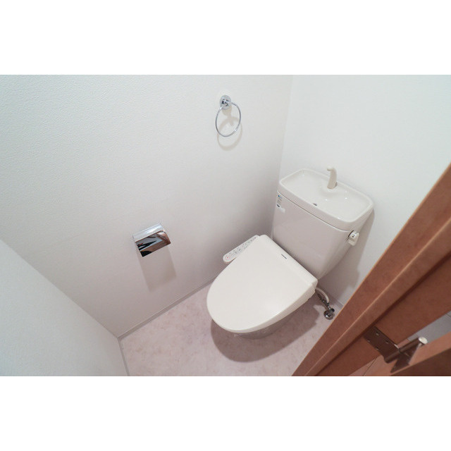 ロイヤルヒル神戸三ノ宮Ⅱのトイレ|シンプルで使いやすいトイレです
