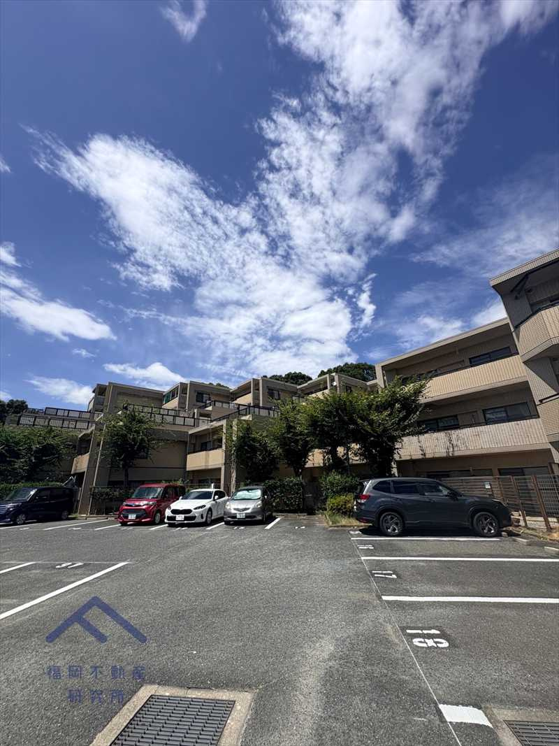 アンビエント松崎の駐車場