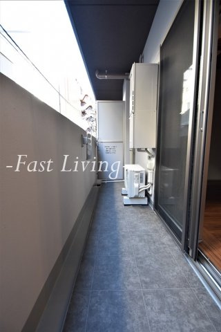 コスモグラシア内神田のバルコニー