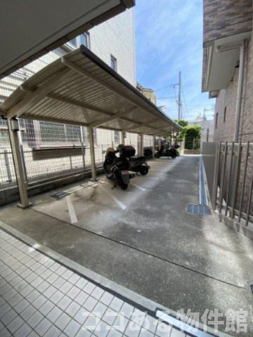 ライオンズ新神戸山の手レジデンスのその他共用部分|バイク置き場