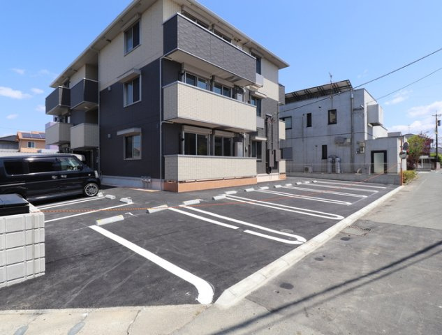 上益城郡嘉島町大字上島のアパートの駐車場
