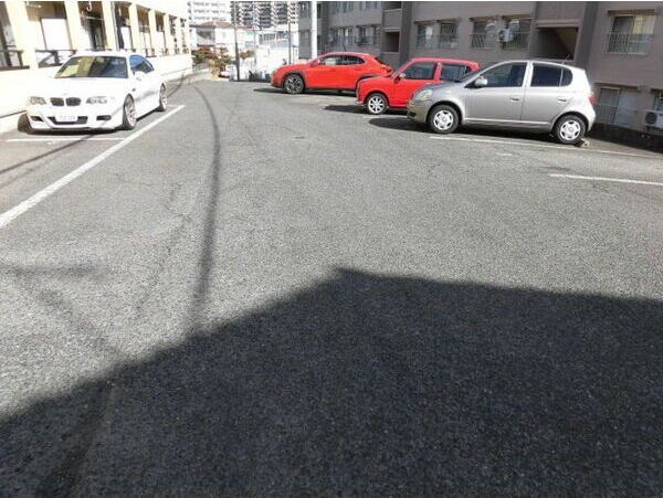 ロッキー豊栄A棟の駐車場