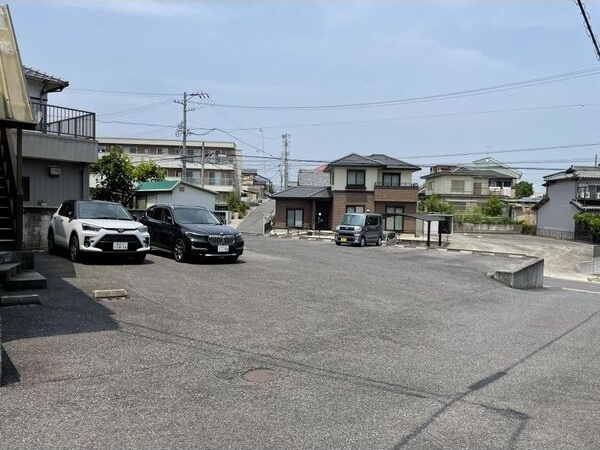 ロッキー豊栄A棟の駐車場