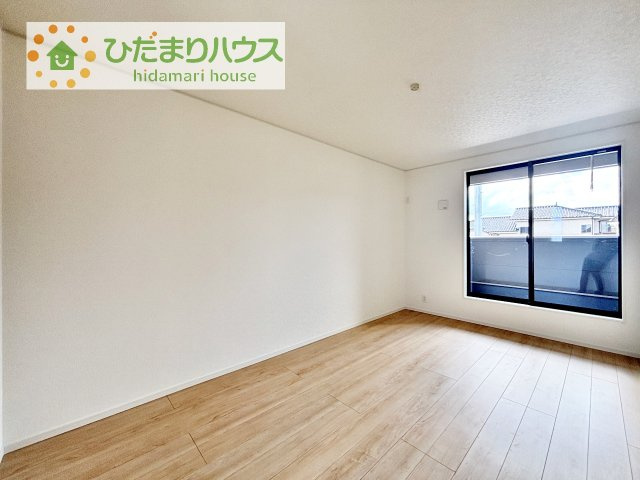 【寝室】 | 常総市本石下第12　新築戸建　1号棟 | バルコニーに面していて、たっぷり光りの入る明るい主寝室です！