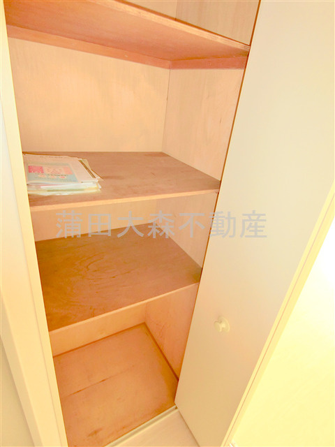アビタート蒲田の収納|廊下トイレ前の棚収納
