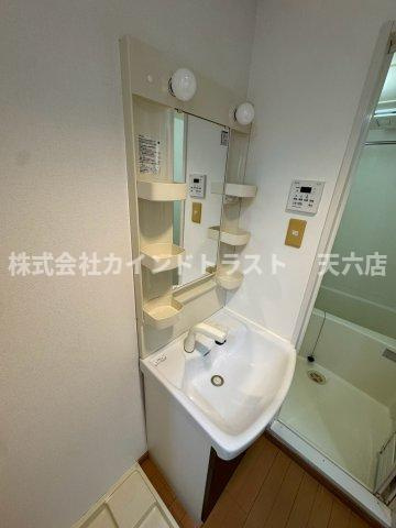SWISS京橋の洗面所|ゆったりとスペースのある洗面所