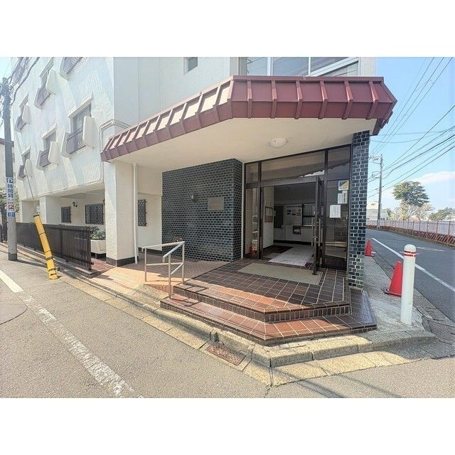 玉川サンケイハウス北棟のエントランス