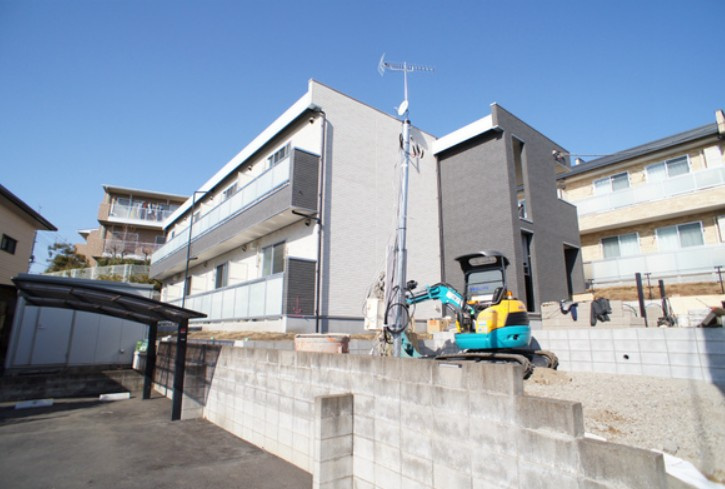 川崎市麻生区栗木台１丁目のアパートのエントランス