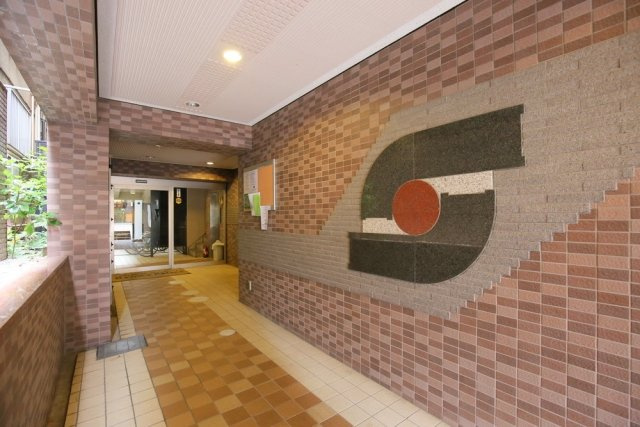 菱和パレス渋谷本町のエントランス|エントランスです