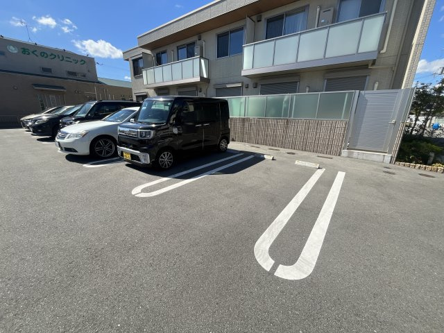 シャーメゾンオリーブの駐車場