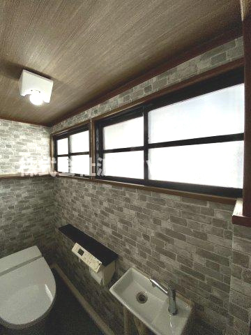 杭瀬寺島1丁目一戸建のその他|トイレ内の窓