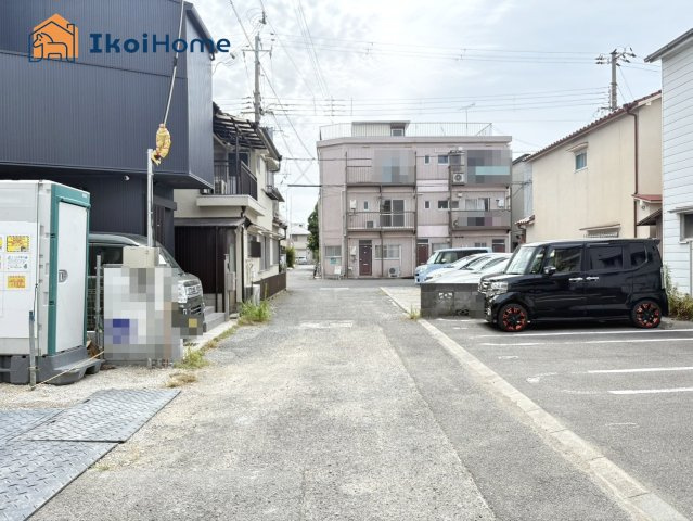 明石市西明石町５丁目　新築戸建の前面道路含む現地写真|●年中無休：当日予約可●南向き前面道路、幅員約4ｍです！近くには公園もございます！
