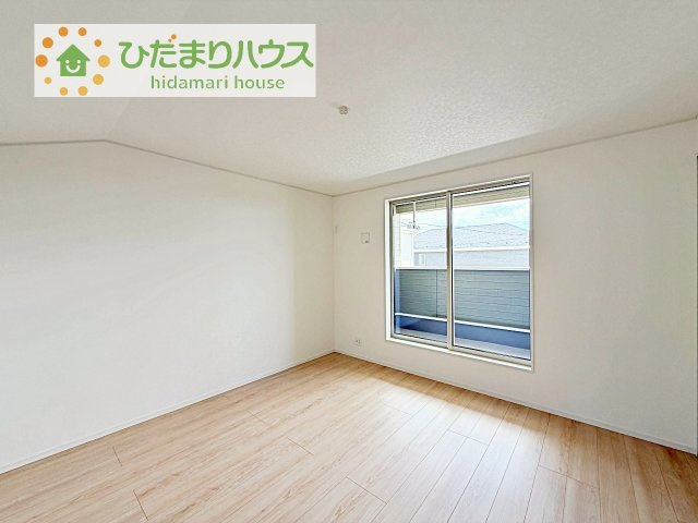 【寝室】 | 常総市水海道諏訪町第3　新築戸建　3号棟 | バルコニーに面していて、たっぷり光りの入る明るい主寝室です！