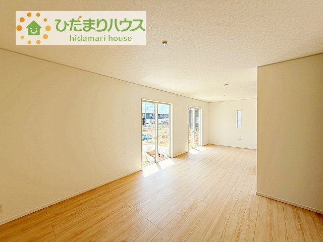 【居間・リビング】 | 常総市水海道諏訪町第3　新築戸建　3号棟 | お子様が元気に遊べる広々としたリビングです！