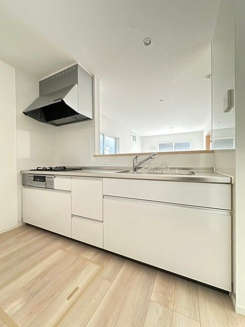 クレイドルガーデン久留米市津福今町第8のキッチン|3口コンロ・グリル付のシステムキッチンです♪