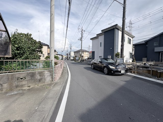 【前面道路含む現地写真】 | 熊谷市原島　いろどりアイタウン　新築戸建　全1棟　