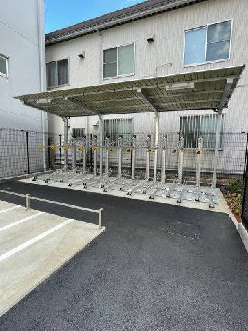 クロスレジデンス六義園の駐車場