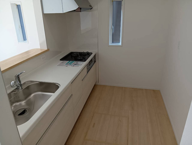 【キッチン】 | 沼津市西熊堂第3 新築建売分譲住宅 土地＋建物 TW06296 | 沼津市西熊堂　4号棟　キッチン　※令和8年10月1日撮影