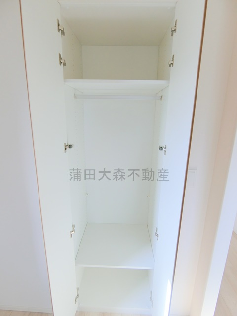 RJRプレシア蒲田の収納|洋室4.1帖の収納　クローゼット